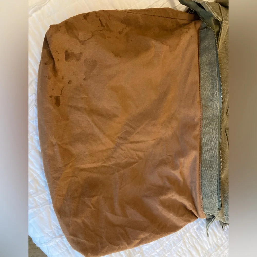 Stylish Olive Green Messenger Bag - Picture 12 of 14